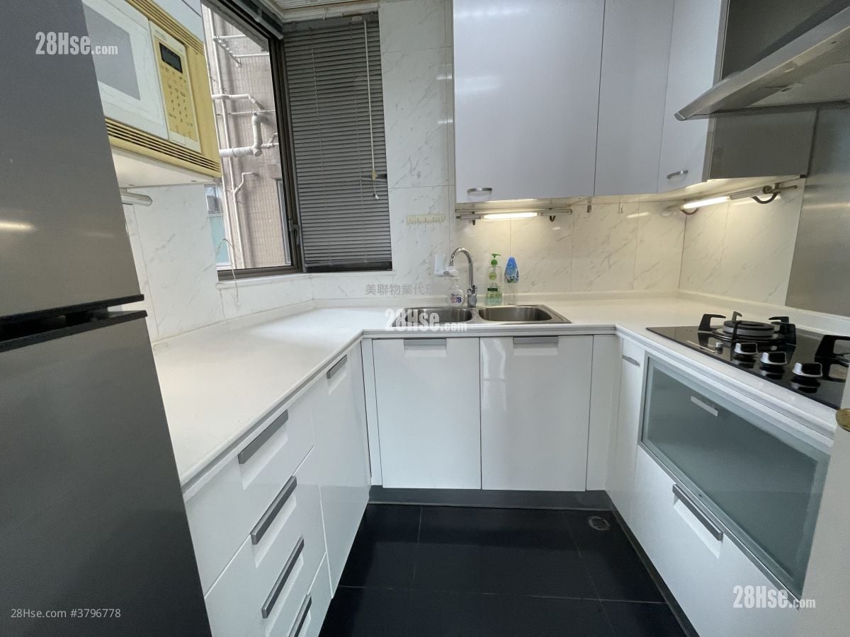 Grand Excelsior Sell 2 Bedrooms , 2 Bathrooms 642 ft²