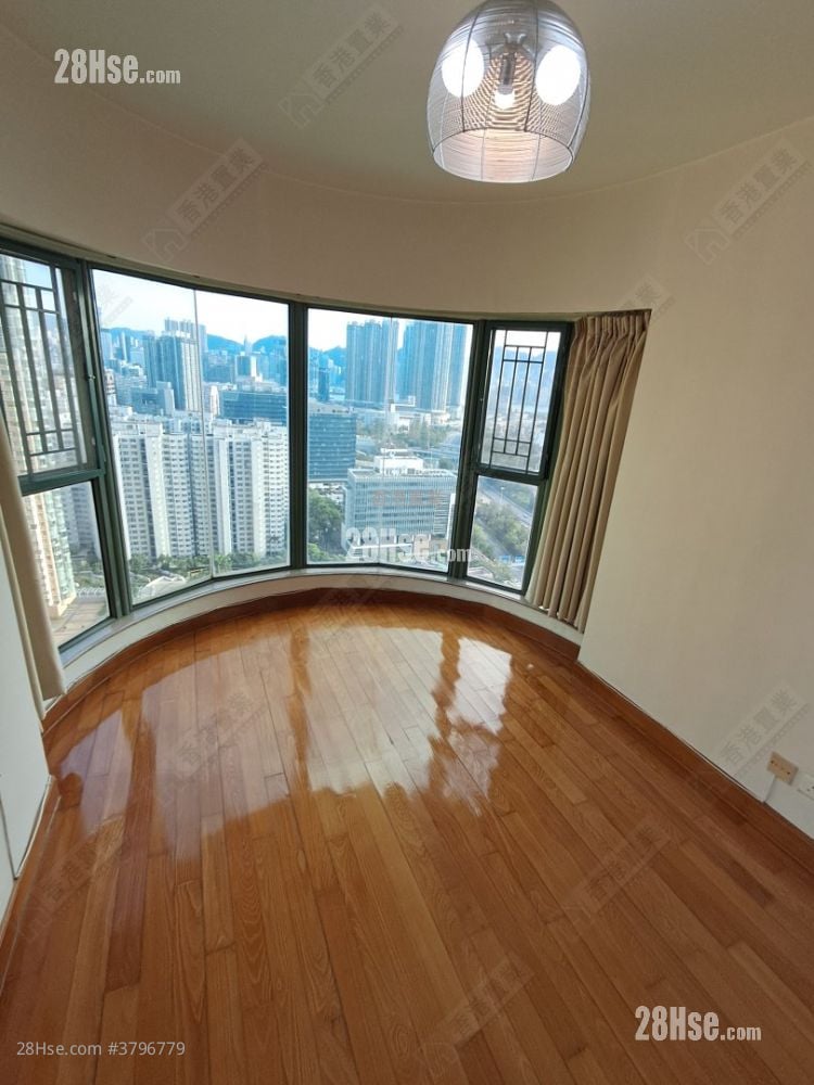 Park Avenue Sell 3 Bedrooms , 2 Bathrooms 777 ft²