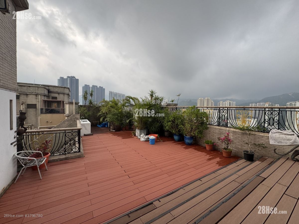 The Great Hill Sell 4 Bedrooms 2,295 ft²