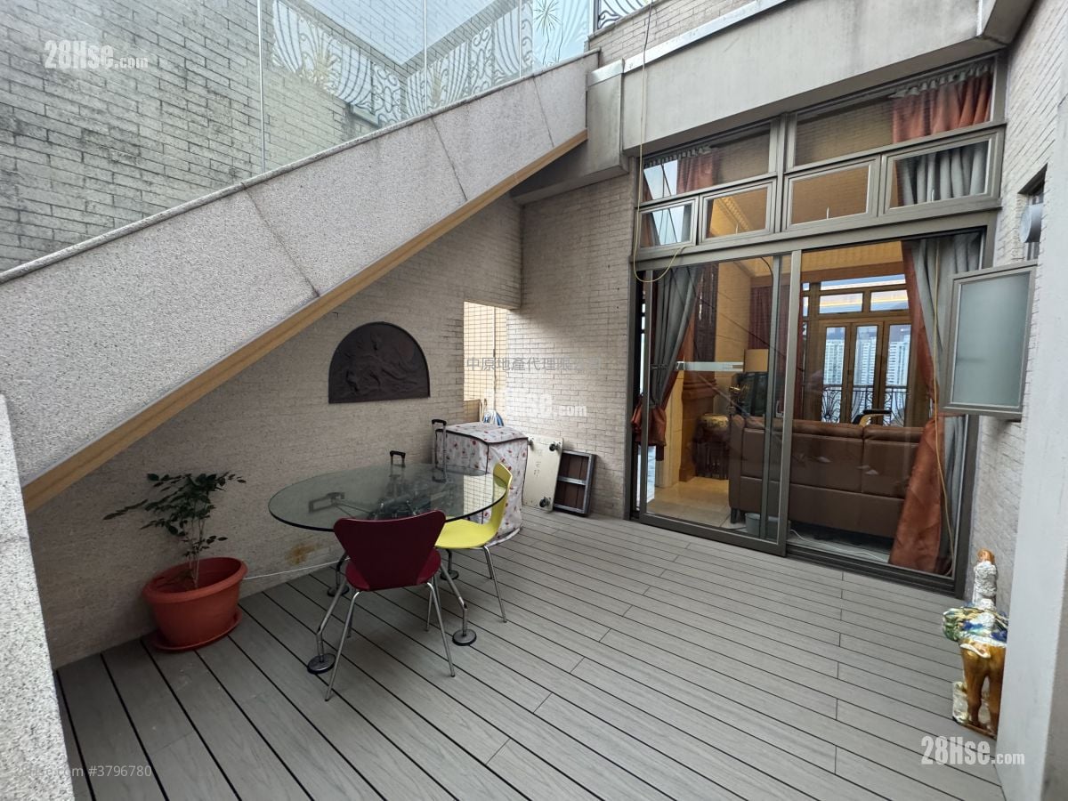 The Great Hill Sell 4 Bedrooms 2,295 ft²