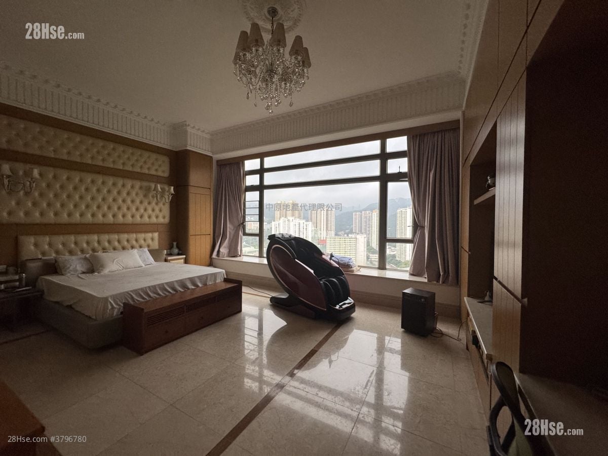 The Great Hill Sell 4 Bedrooms 2,295 ft²