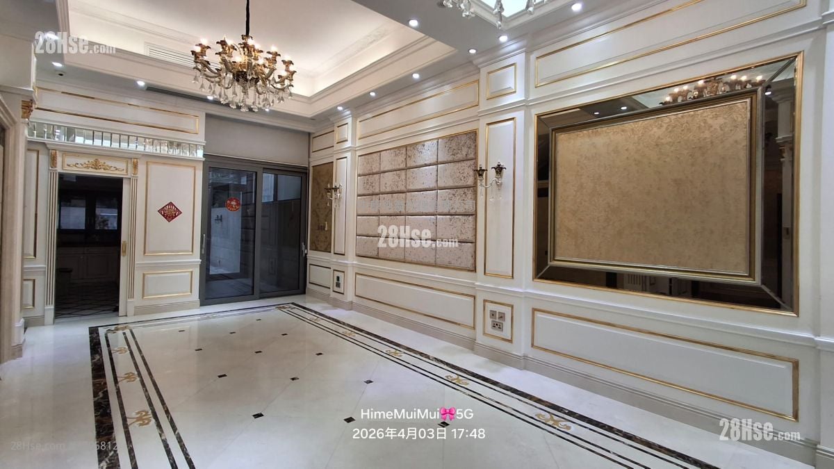 living room: 特高樓底