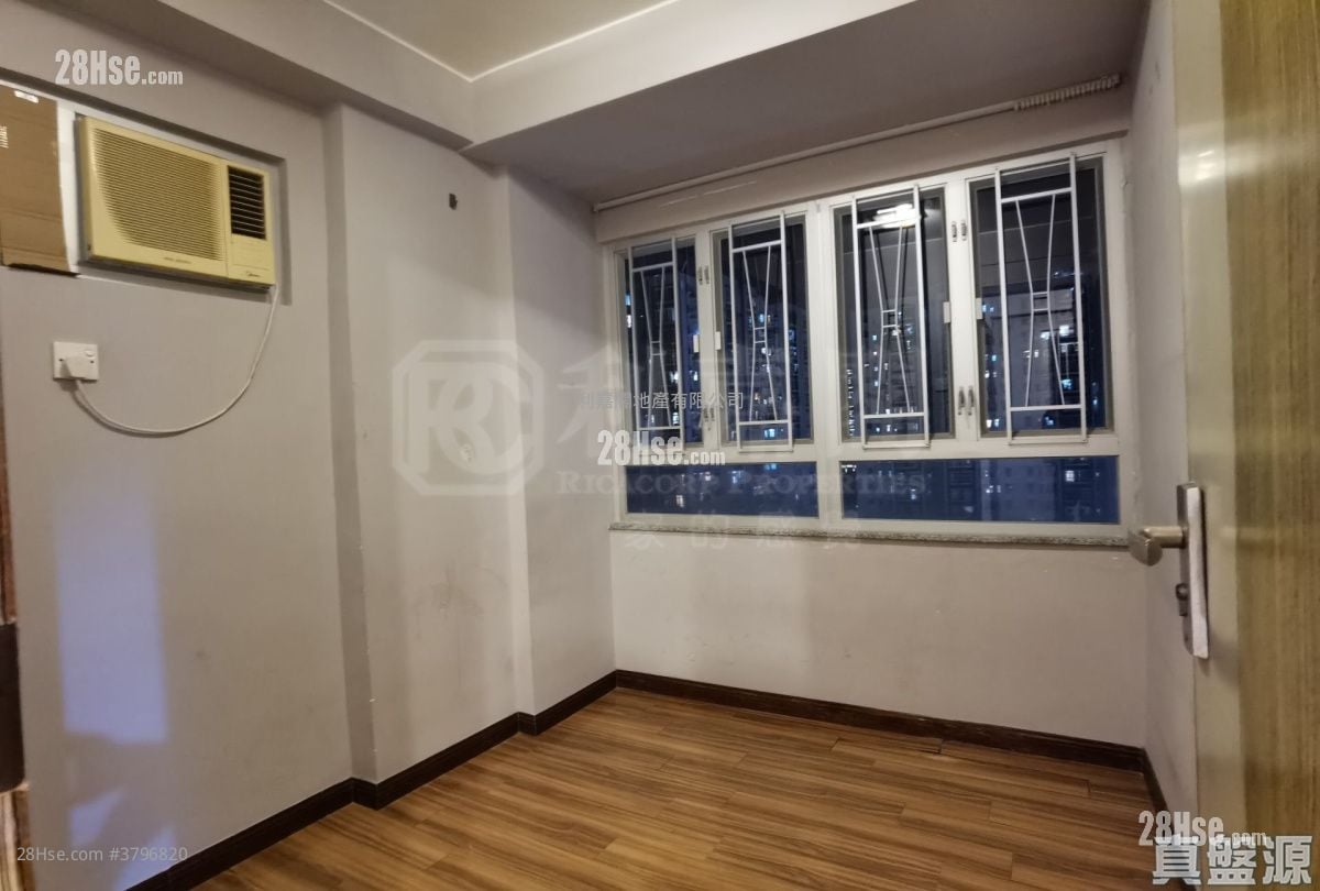 Lucky Plaza Sell 2 Bedrooms 348 ft²