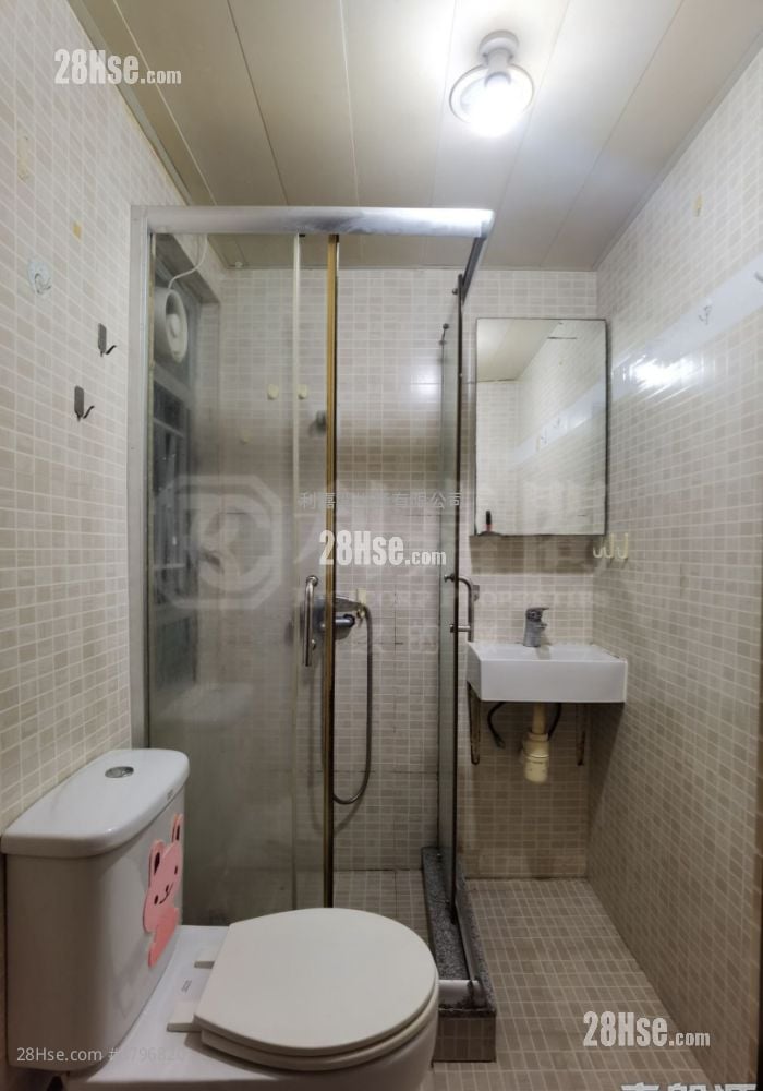 Lucky Plaza Sell 2 Bedrooms 348 ft²