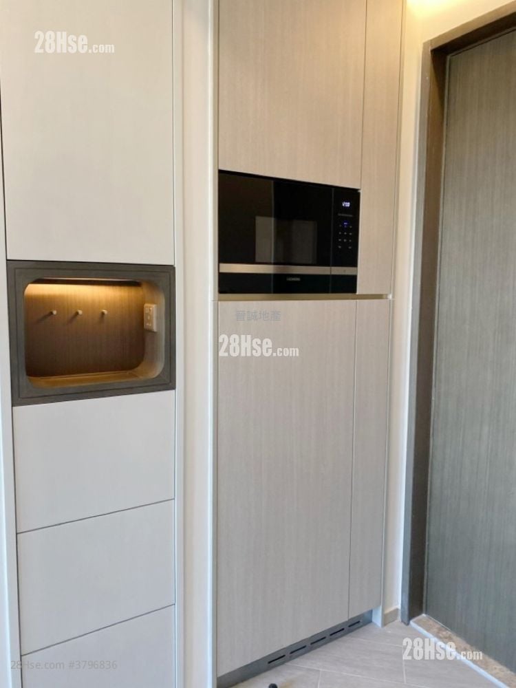 The Royale Sell 1 Bedroom , 1 Bathroom 292 ft²