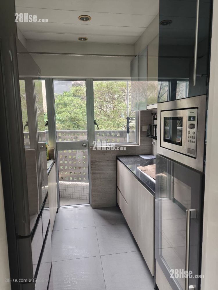 South Crest Rental 3 Bedrooms , 2 Bathrooms 928 ft²