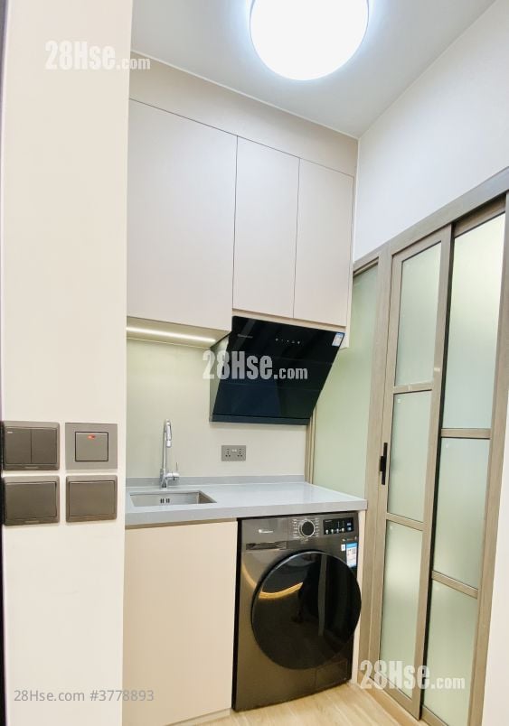 Yan On Building Rental 180 ft²