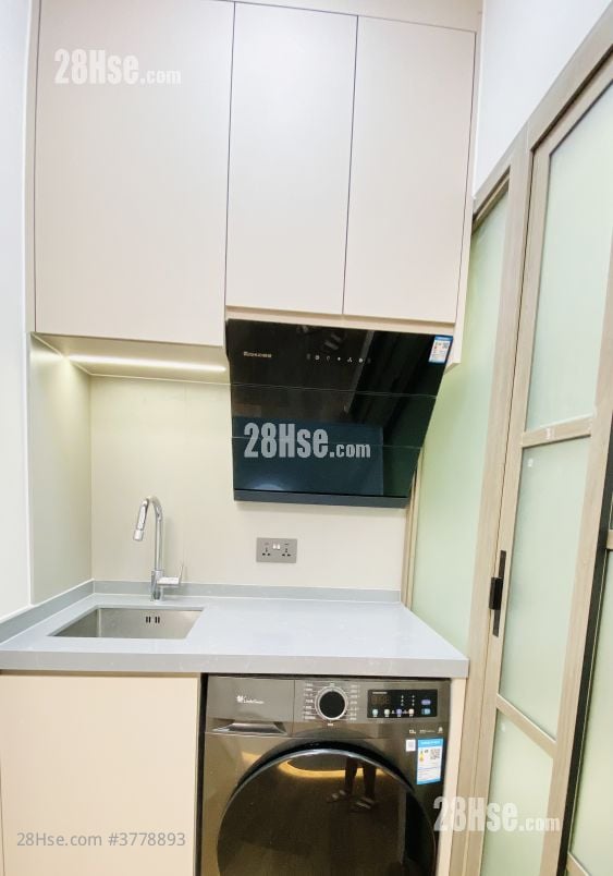 Yan On Building Rental 180 ft²