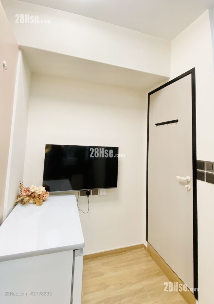 Yan On Building Rental 180 ft²