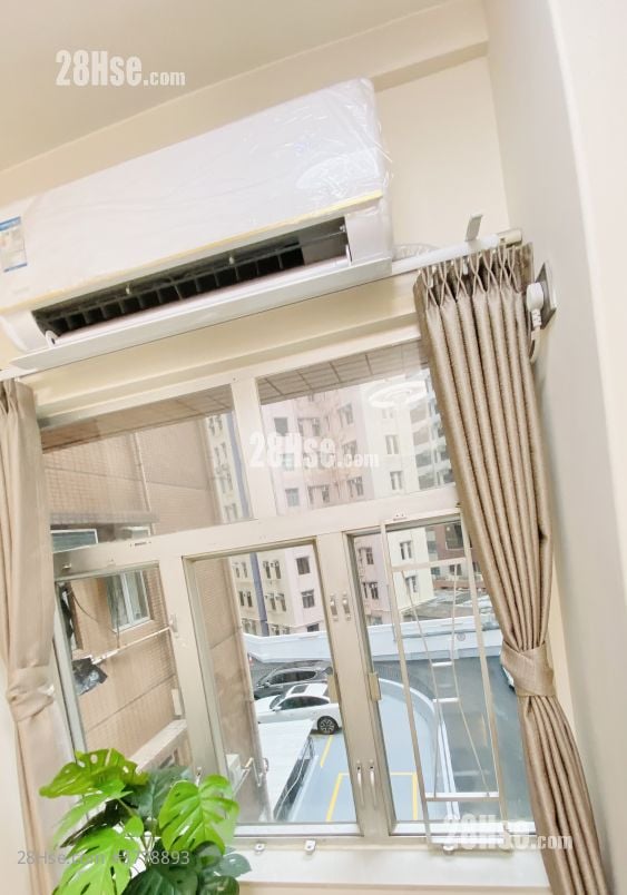 Yan On Building Rental 180 ft²