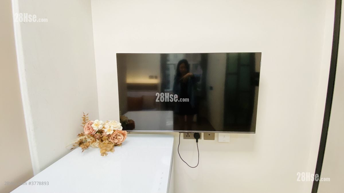 Yan On Building Rental 180 ft²