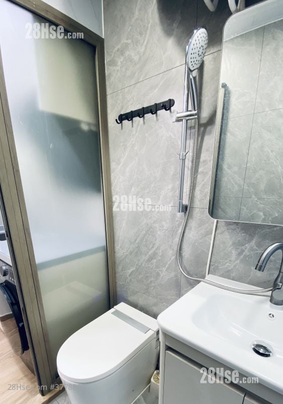 Yan On Building Rental 180 ft²