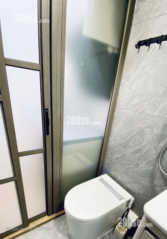 Yan On Building Rental 180 ft²