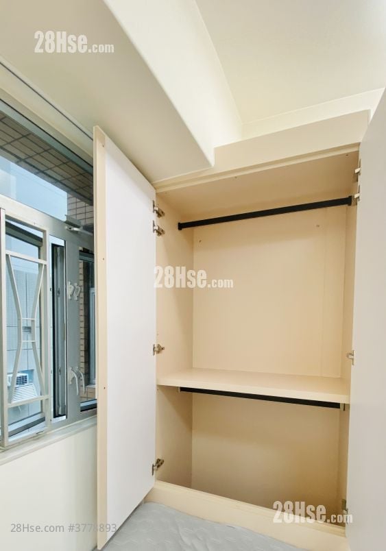 Yan On Building Rental 180 ft²