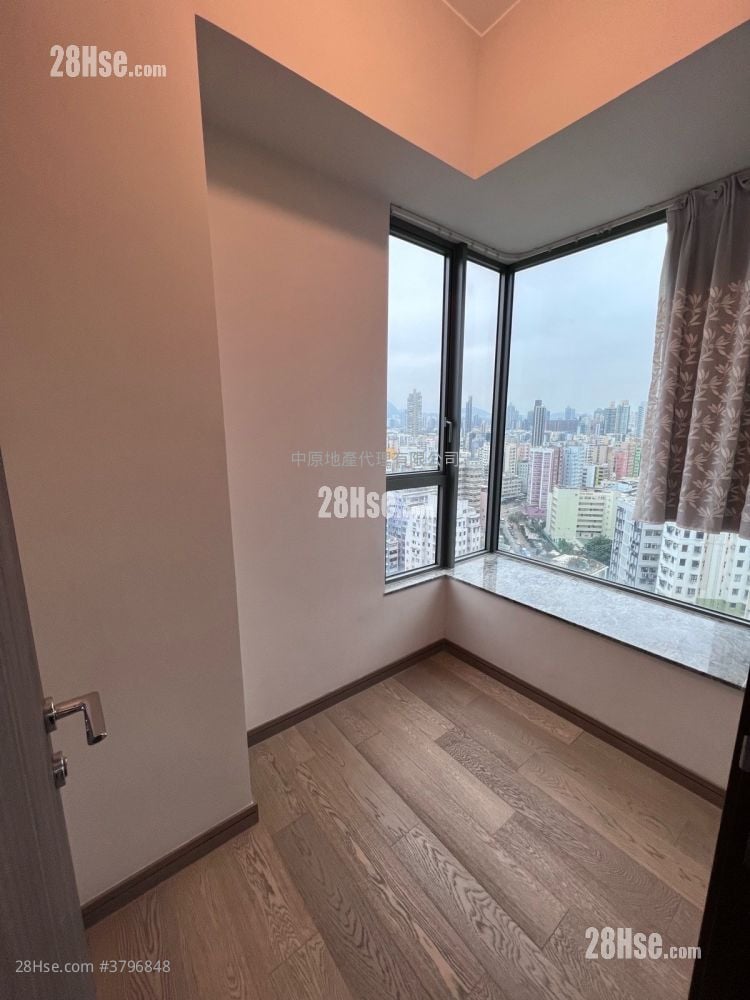 Park One Sell 3 Bedrooms 418 ft²