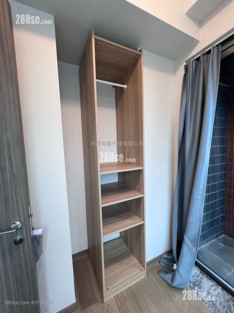 Park One Sell 3 Bedrooms 418 ft²