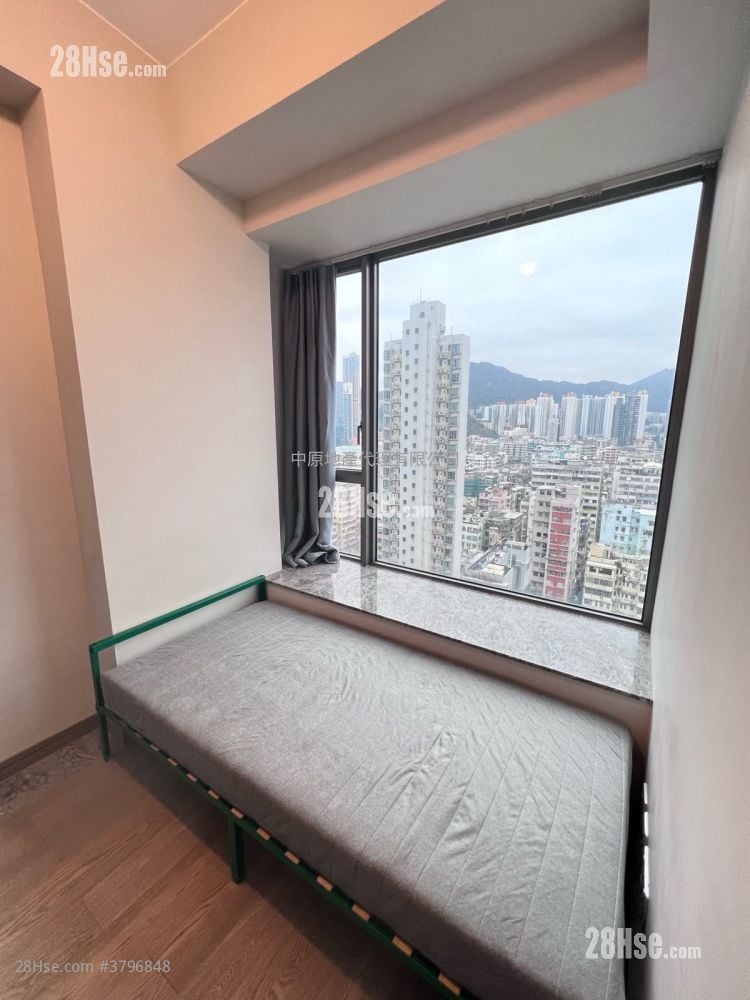 Park One Sell 3 Bedrooms 418 ft²