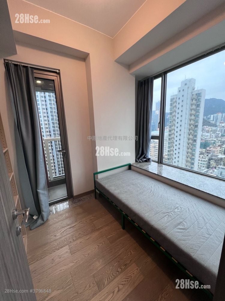 Park One Sell 3 Bedrooms 418 ft²