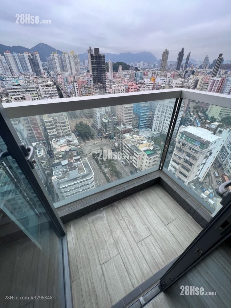 Park One Sell 3 Bedrooms 418 ft²