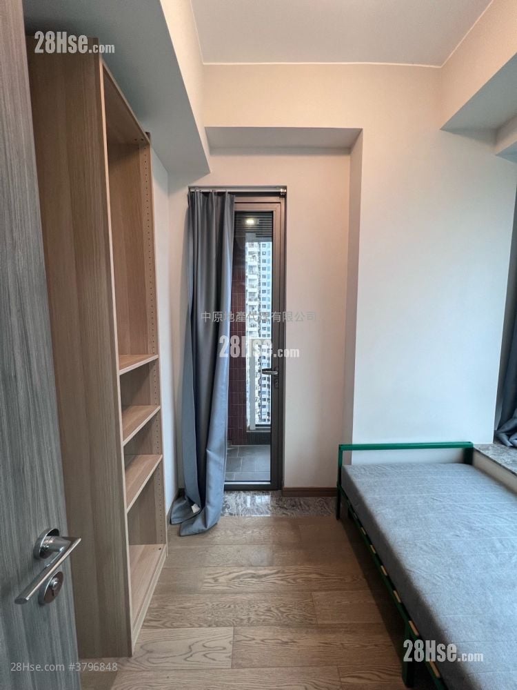 Park One Sell 3 Bedrooms 418 ft²