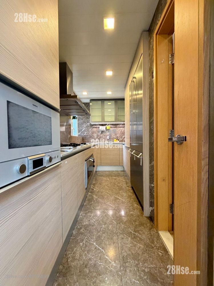 Avignon Rental 5+ Bedrooms , 4 Bathrooms 1,272 ft²