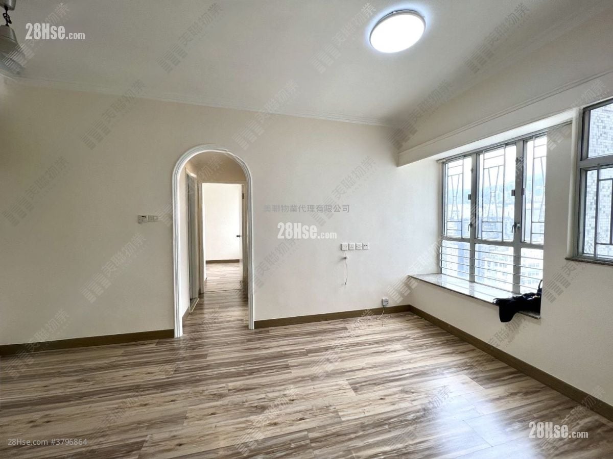 Tsuen Wan Plaza Sell 2 Bedrooms 433 ft²