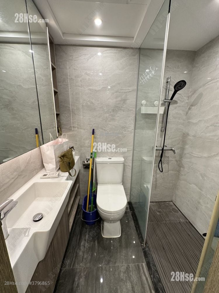 Aurora Rental 1 Bathroom 218 ft²