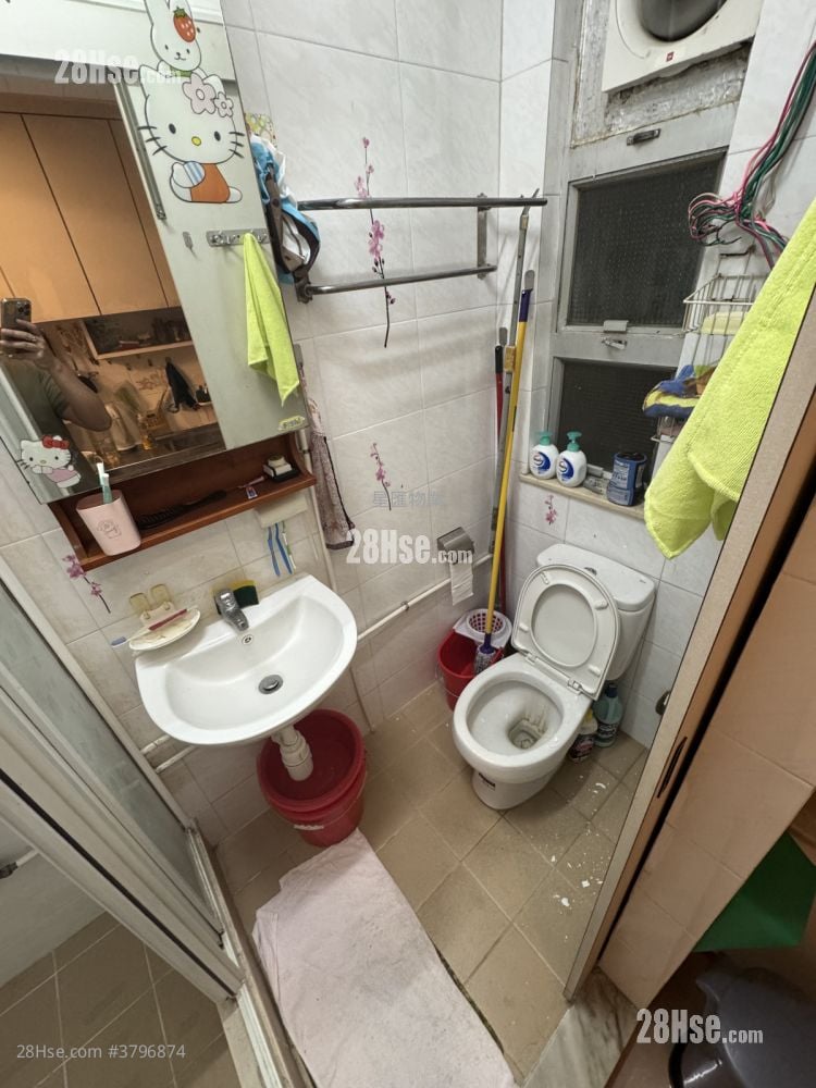 Kiu Ming Mansion Sell 2 Bedrooms , 1 Bathroom 329 ft²
