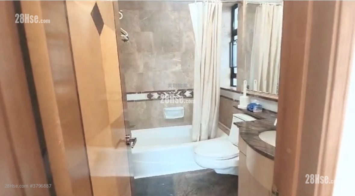 master room: Royal Ascot Sell 3 Bedrooms , 2 Bathrooms 974 ft²