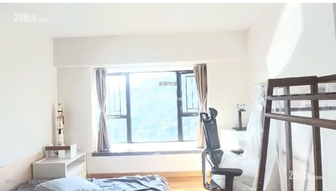 master room: Royal Ascot Sell 3 Bedrooms , 2 Bathrooms 974 ft²