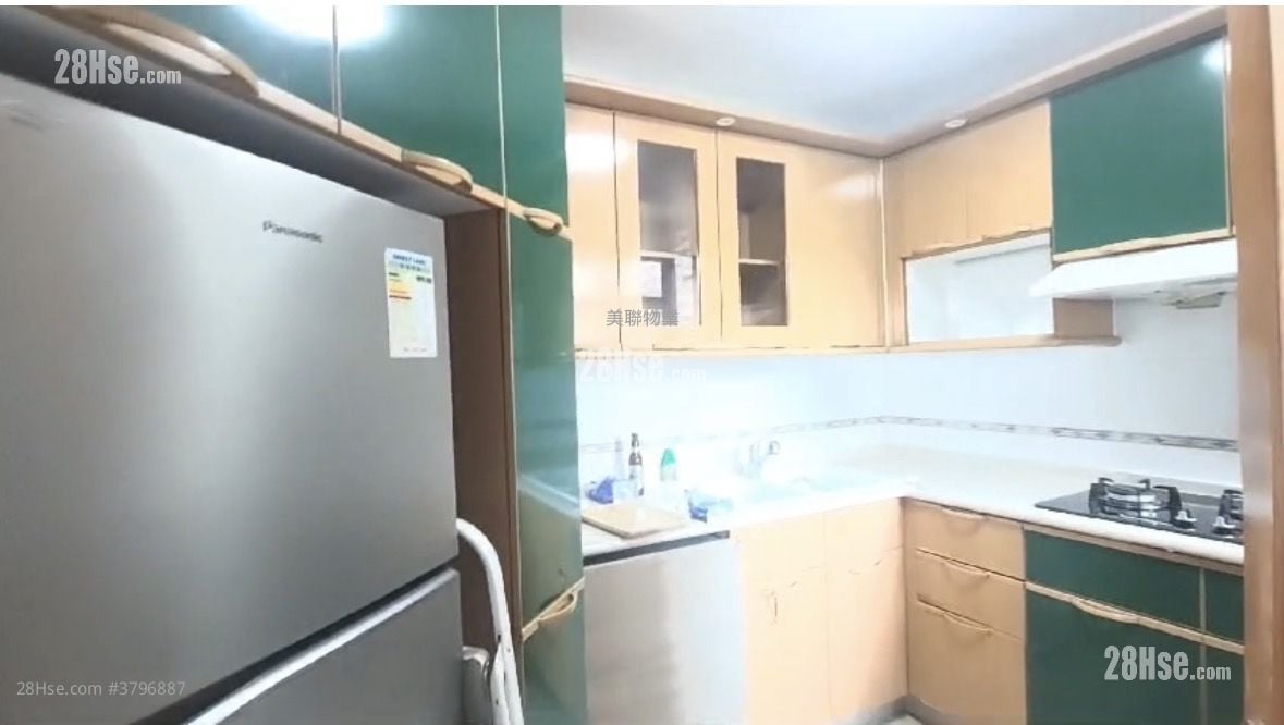 kitchen: Royal Ascot Sell 3 Bedrooms , 2 Bathrooms 974 ft²