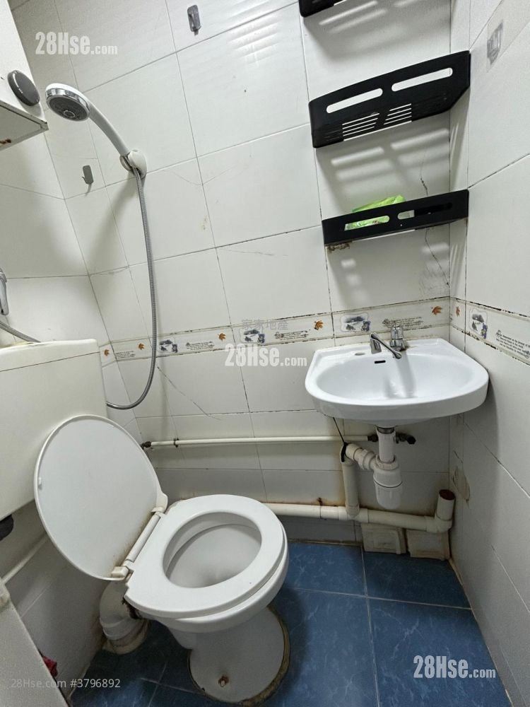 Yau Lee Building Rental 100 ft²