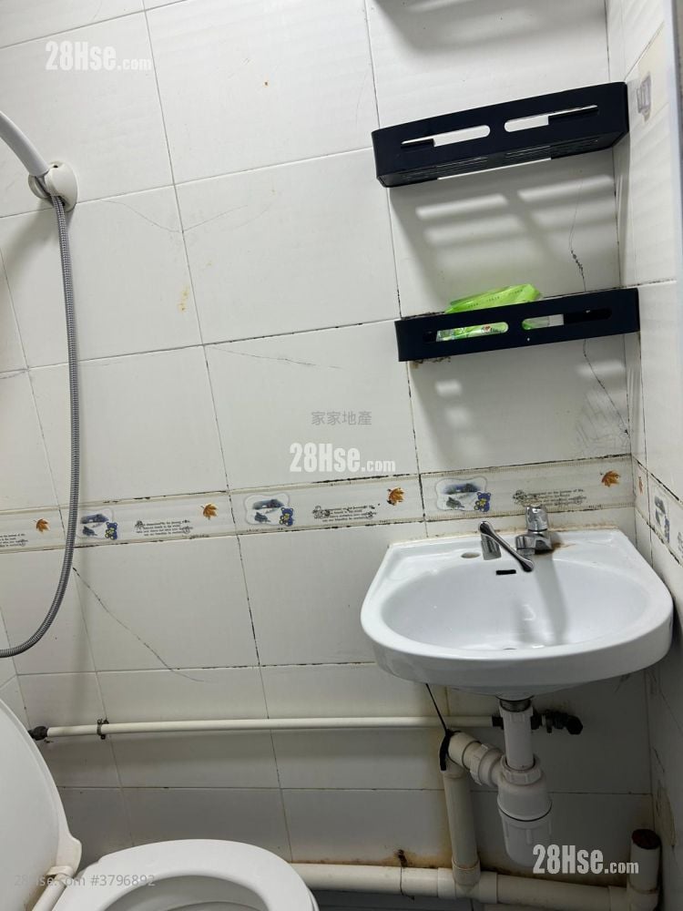 Yau Lee Building Rental 100 ft²