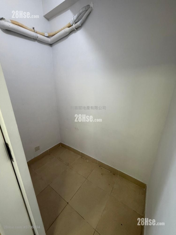 The Victoria Towers Rental 3 Bedrooms , 2 Bathrooms 791 ft²