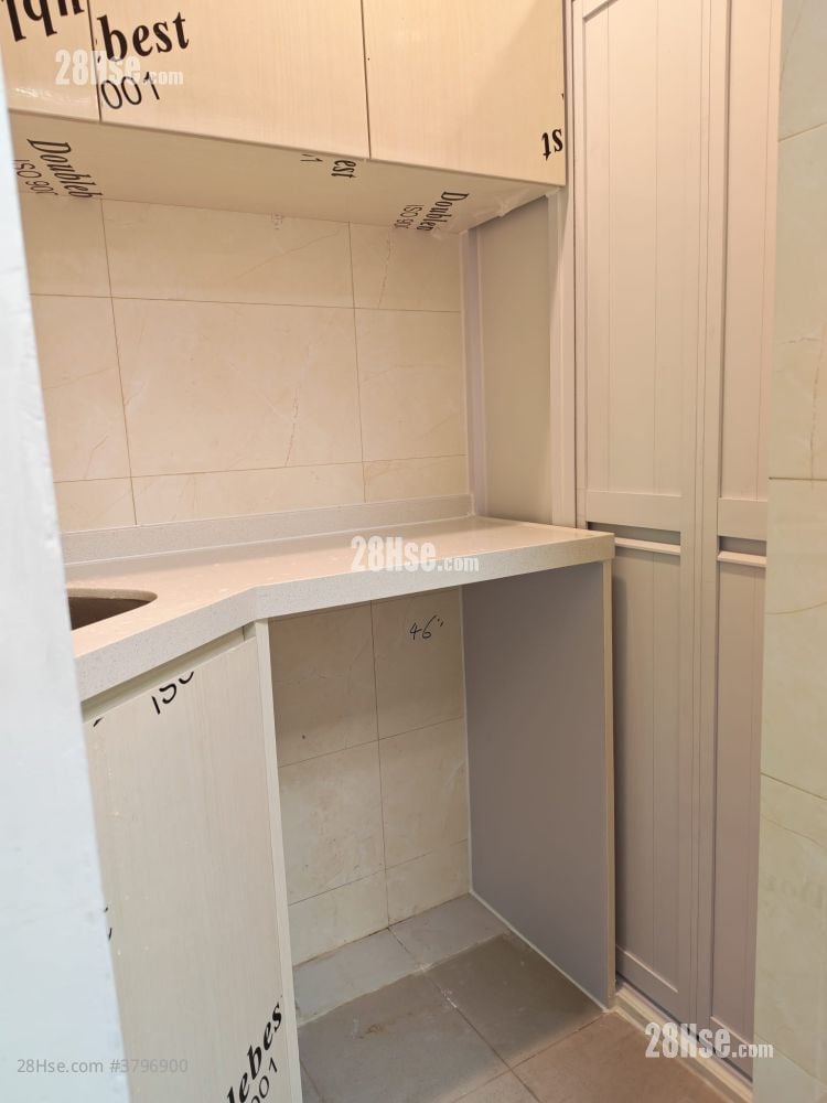 立信大厦 租盘 100 平方尺