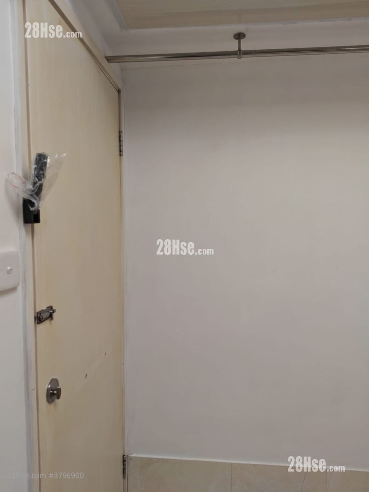 立信大厦 租盘 100 平方尺