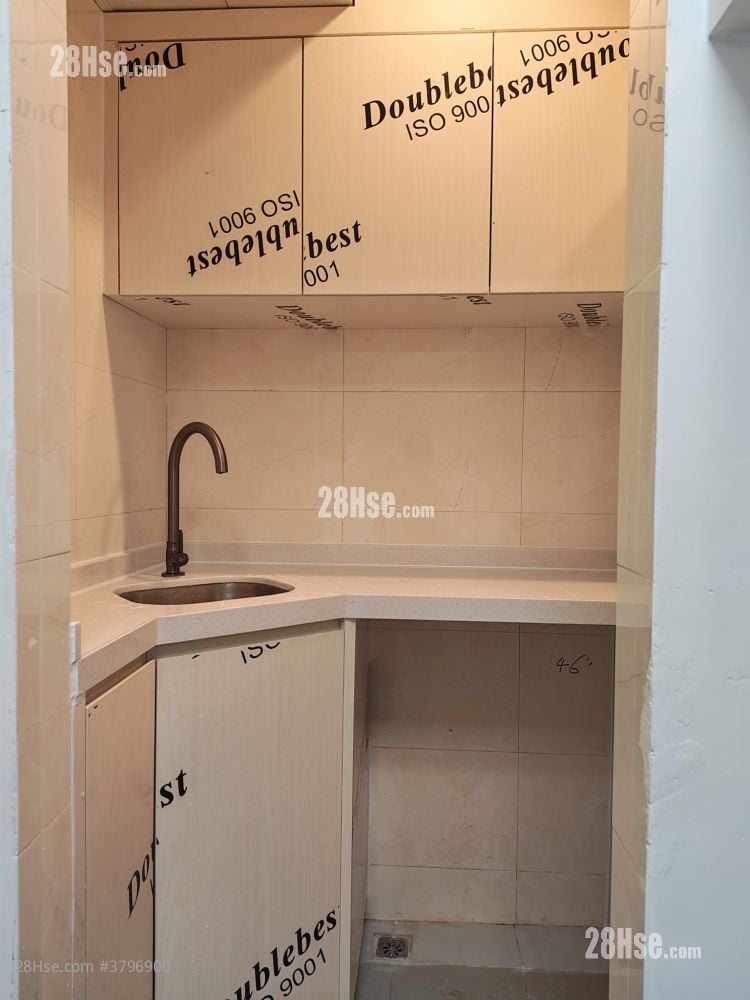 立信大厦 租盘 100 平方尺