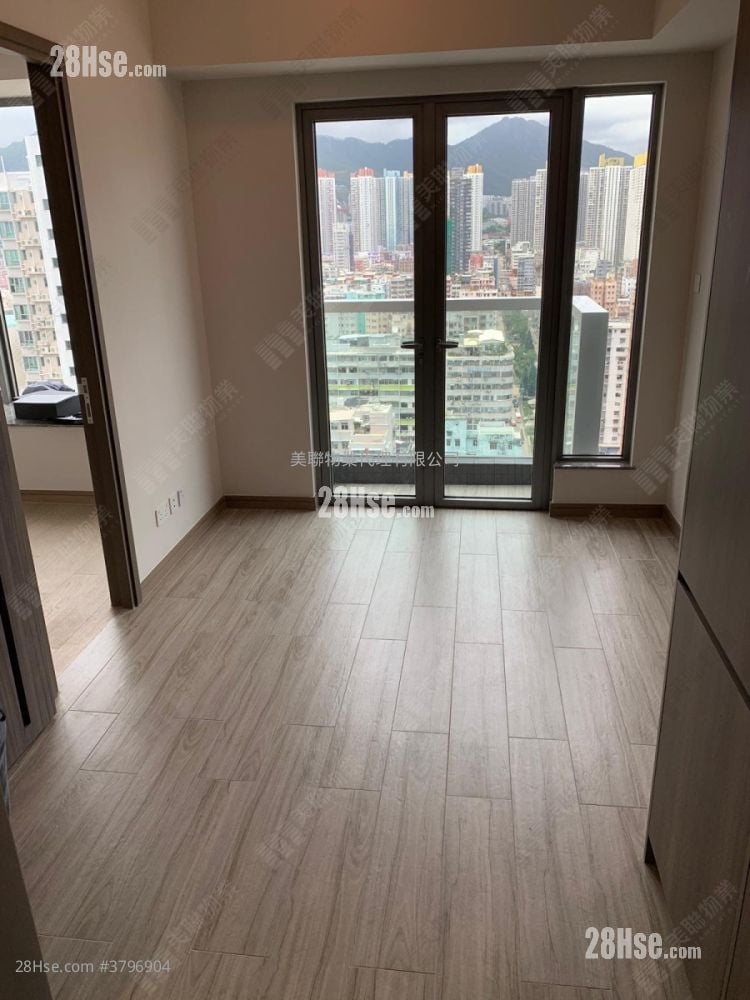 Park One Sell 3 Bedrooms , 1 Bathroom 418 ft²