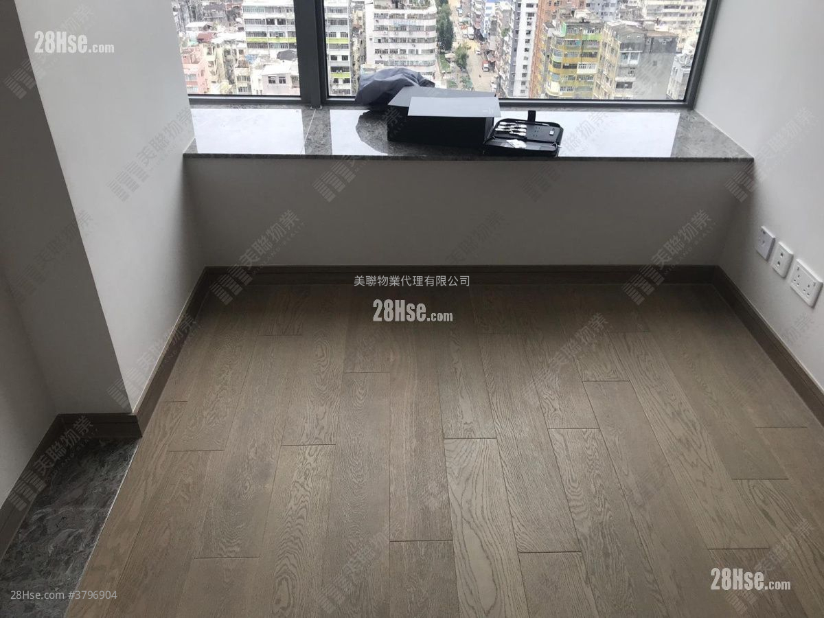 Park One Sell 3 Bedrooms , 1 Bathroom 418 ft²