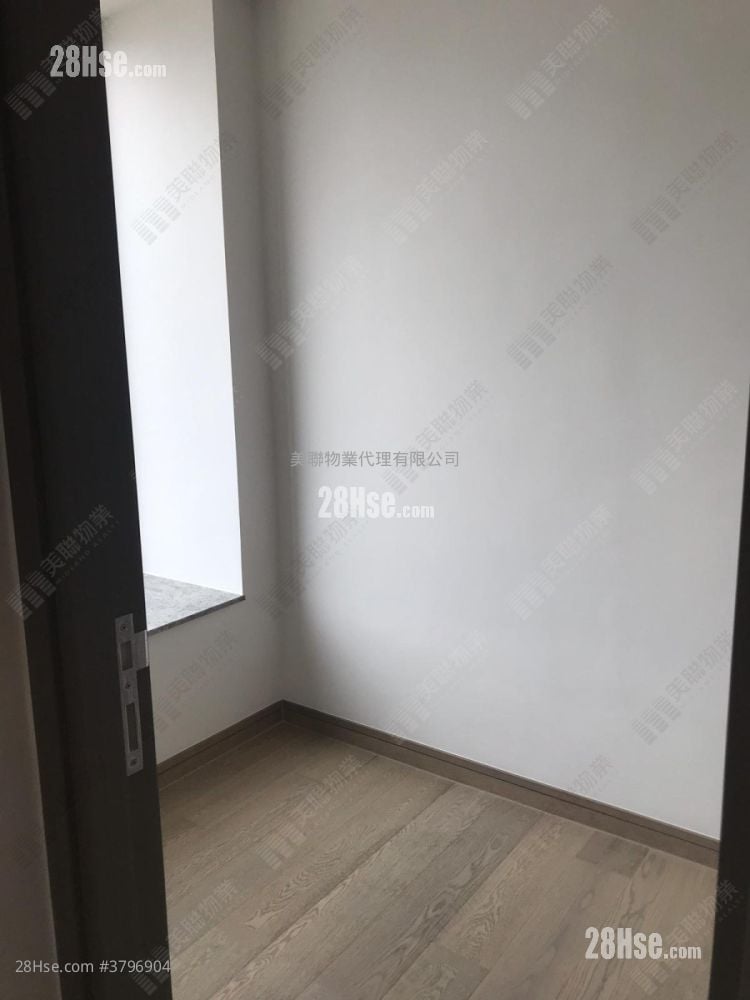 Park One Sell 3 Bedrooms , 1 Bathroom 418 ft²