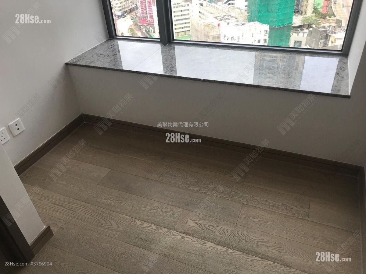 Park One Sell 3 Bedrooms , 1 Bathroom 418 ft²