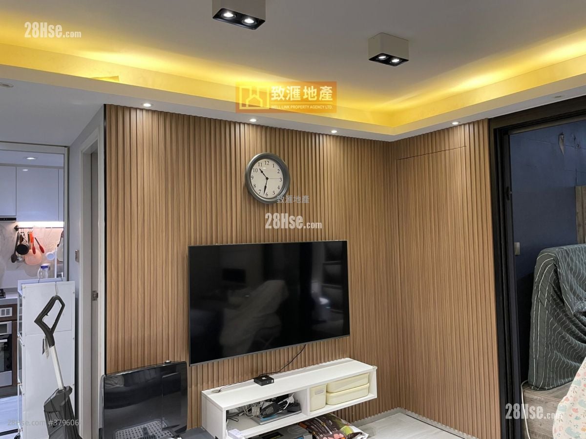 Lai Yan Court Sell 2 Bedrooms 432 ft²