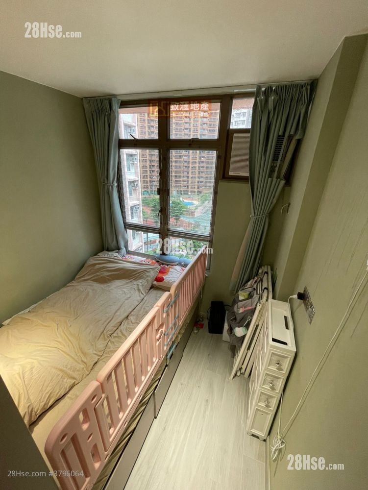 Lai Yan Court Sell 2 Bedrooms 432 ft²