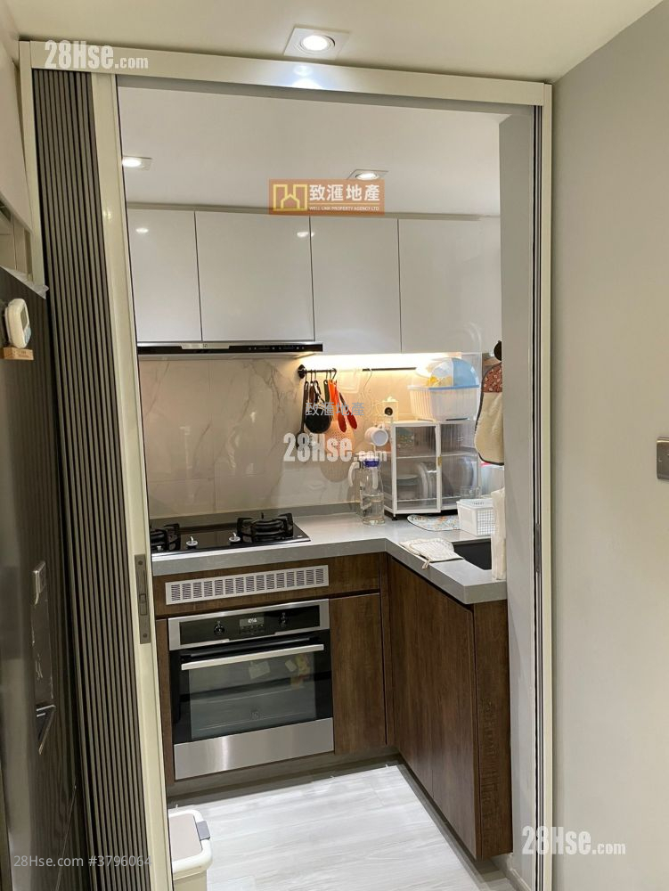 Lai Yan Court Sell 2 Bedrooms 432 ft²