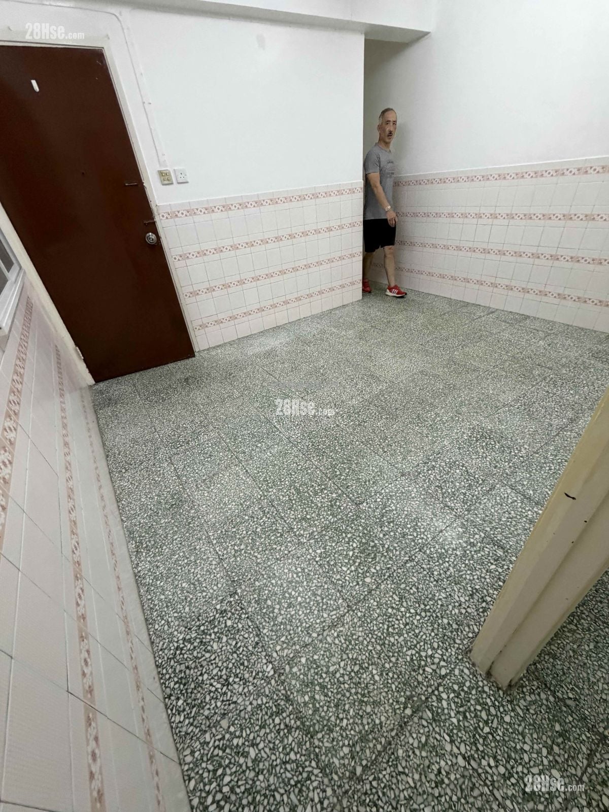 村屋 租盘 1 房 , 1 浴室 400 平方尺