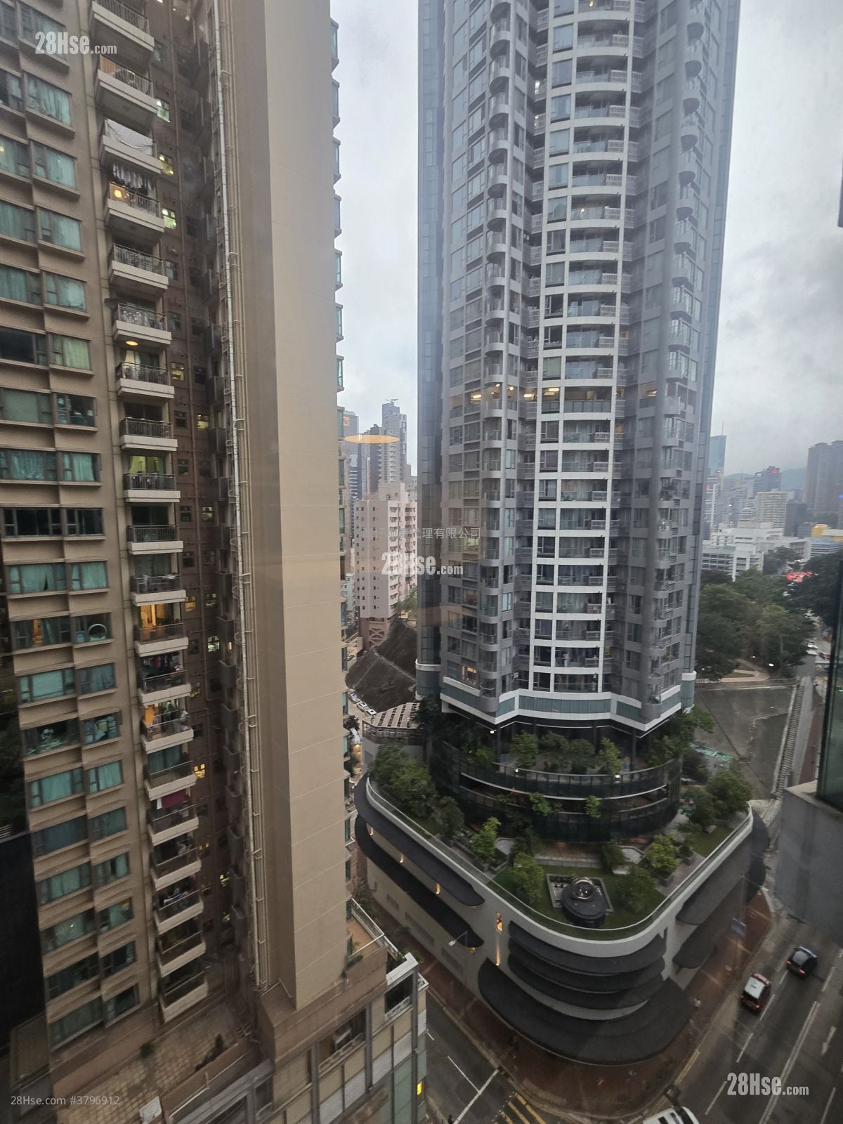 Queen's Cube Rental Studio 289 ft²