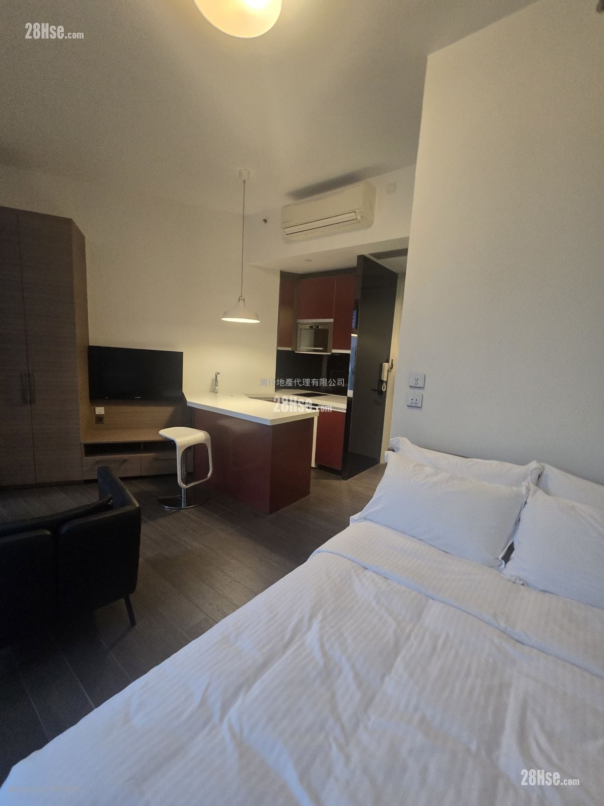 Queen's Cube Rental Studio 289 ft²