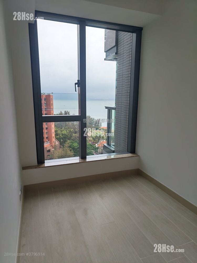 Gold Coast Bay Rental 2 Bedrooms , 1 Bathroom 439 ft²