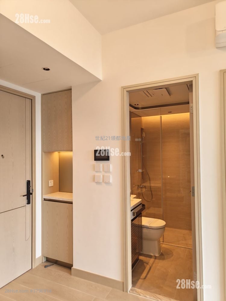 Gold Coast Bay Rental 2 Bedrooms , 1 Bathroom 439 ft²