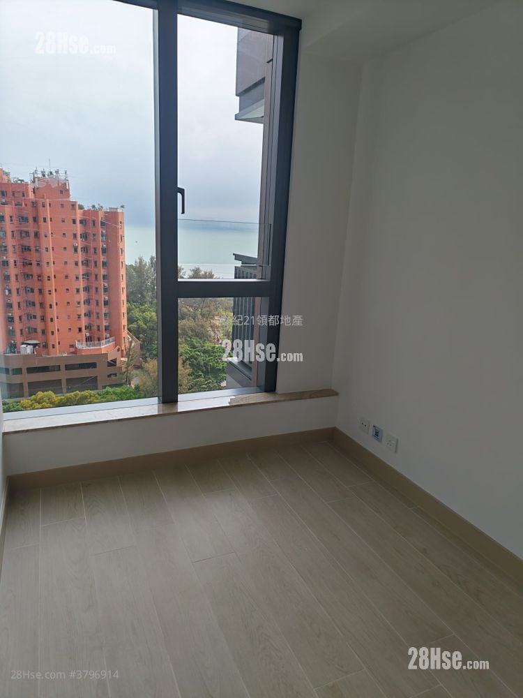 Gold Coast Bay Rental 2 Bedrooms , 1 Bathroom 439 ft²